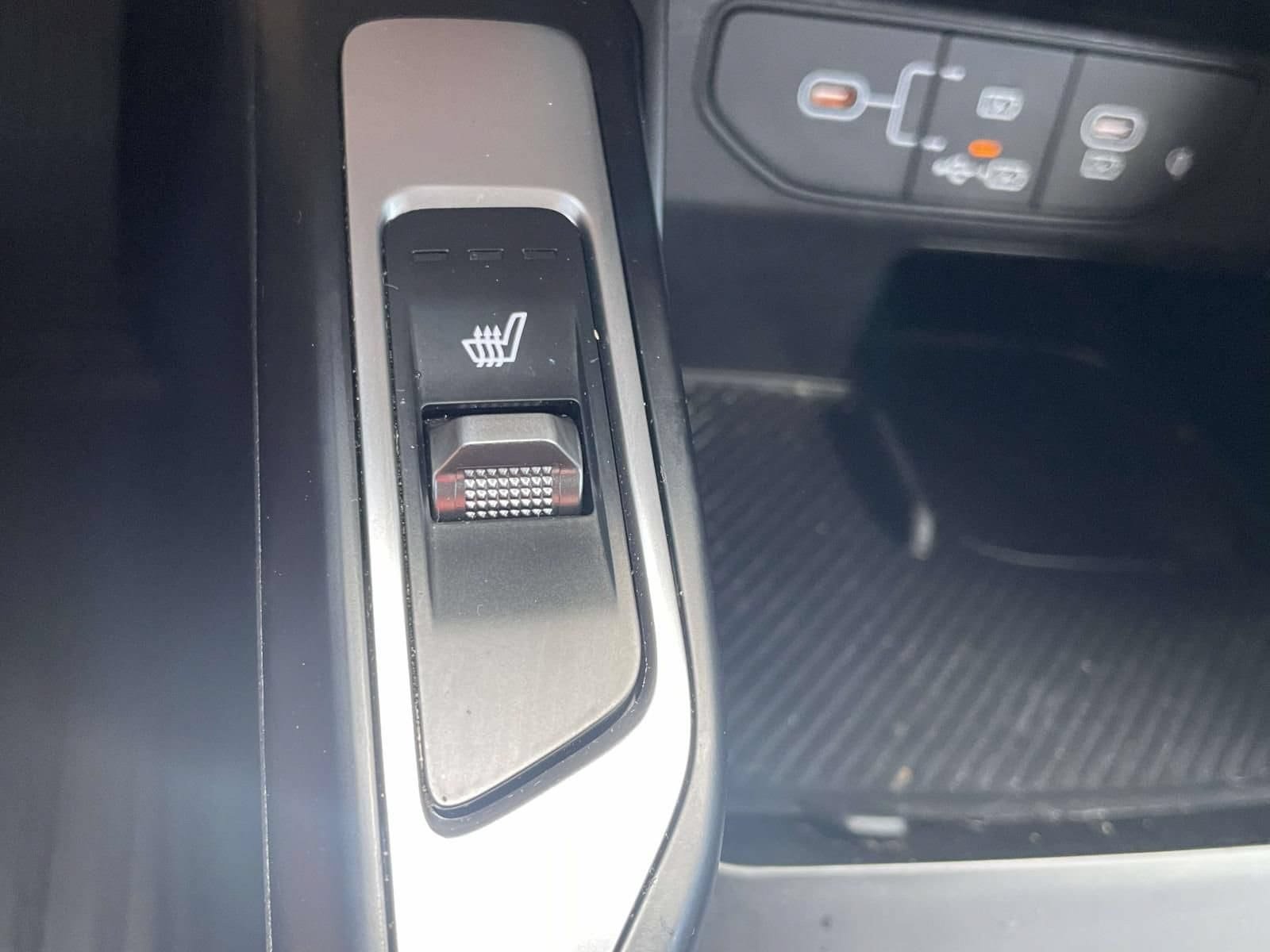 Used 2025 Kia Sorento EX FWD image 18