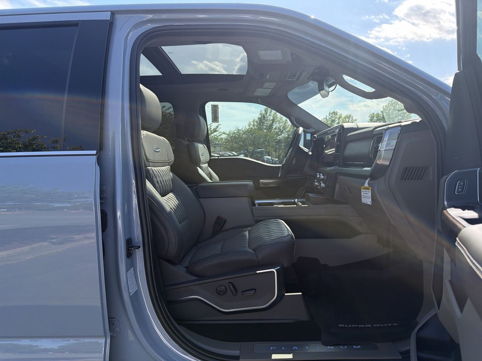 New 2026 Ford F450 Platinum w/ Platinum Plus Package AWD/4WD image 17