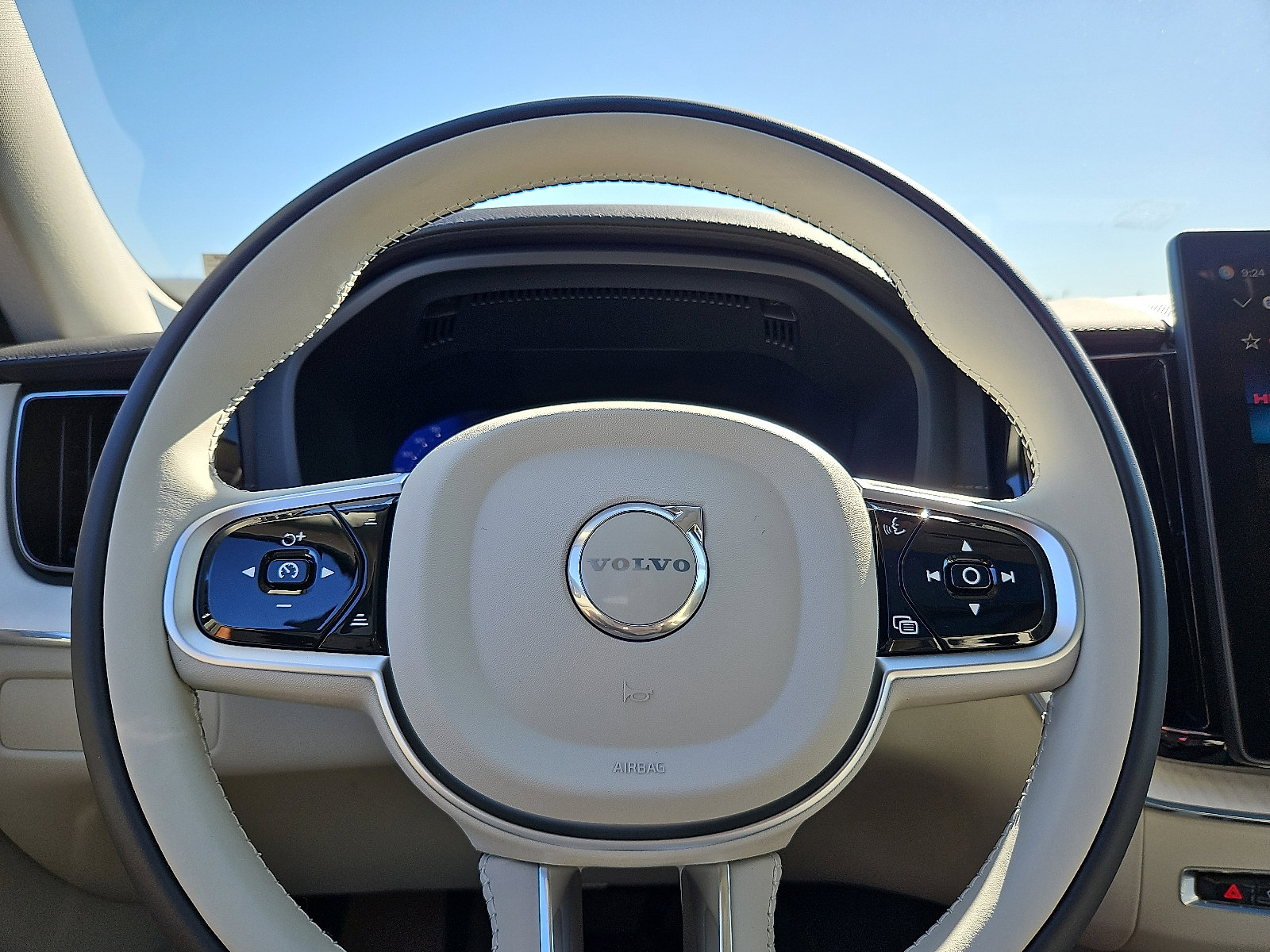 New 2026 Volvo XC60 B5 Ultra w/ Protection Package Premier AWD/4WD image 18