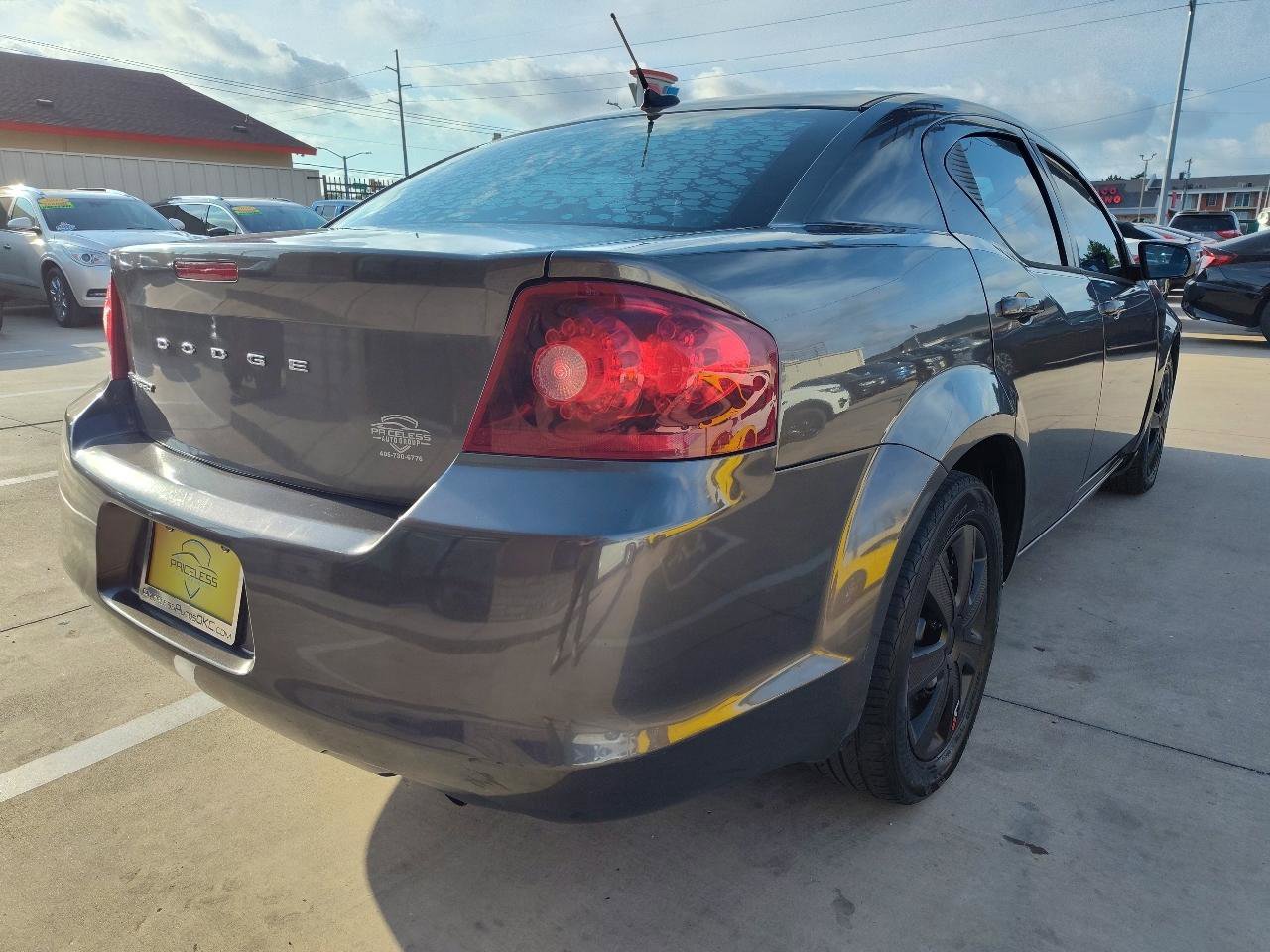 Used 2014 Dodge Avenger SE FWD image 4