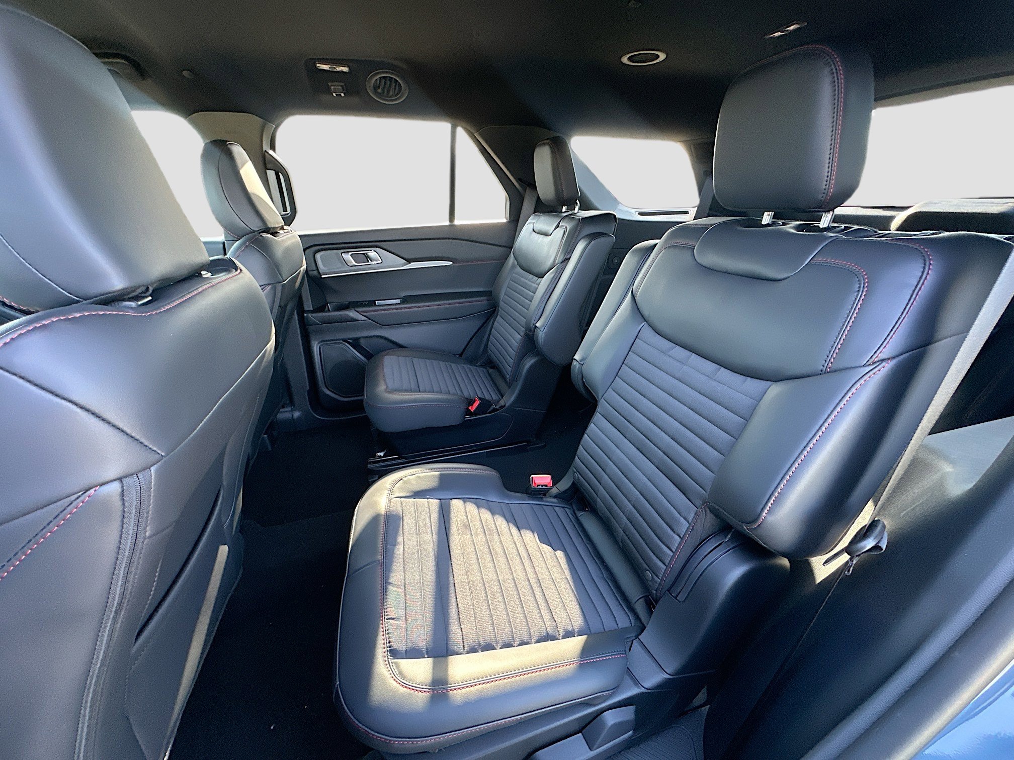 New 2026 Ford Explorer ST-Line w/ ST-Line Street Pack image 17