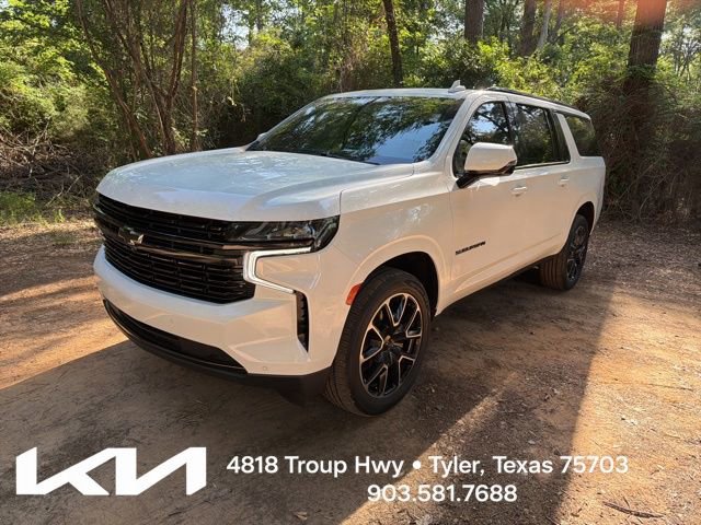 Used 2023 Chevrolet Suburban RST w/ Luxury Package RWD image 3