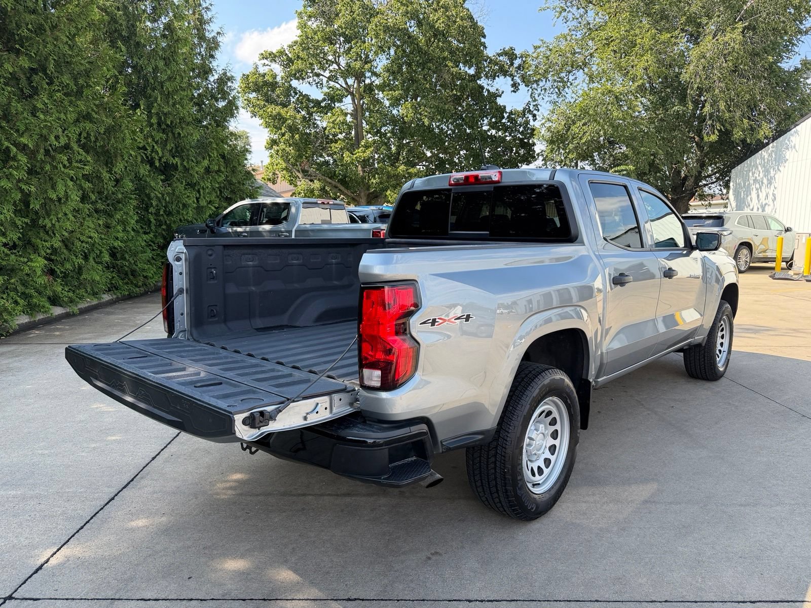 Used 2023 Chevrolet Colorado W/T w/ WT Convenience Package II AWD/4WD image 17