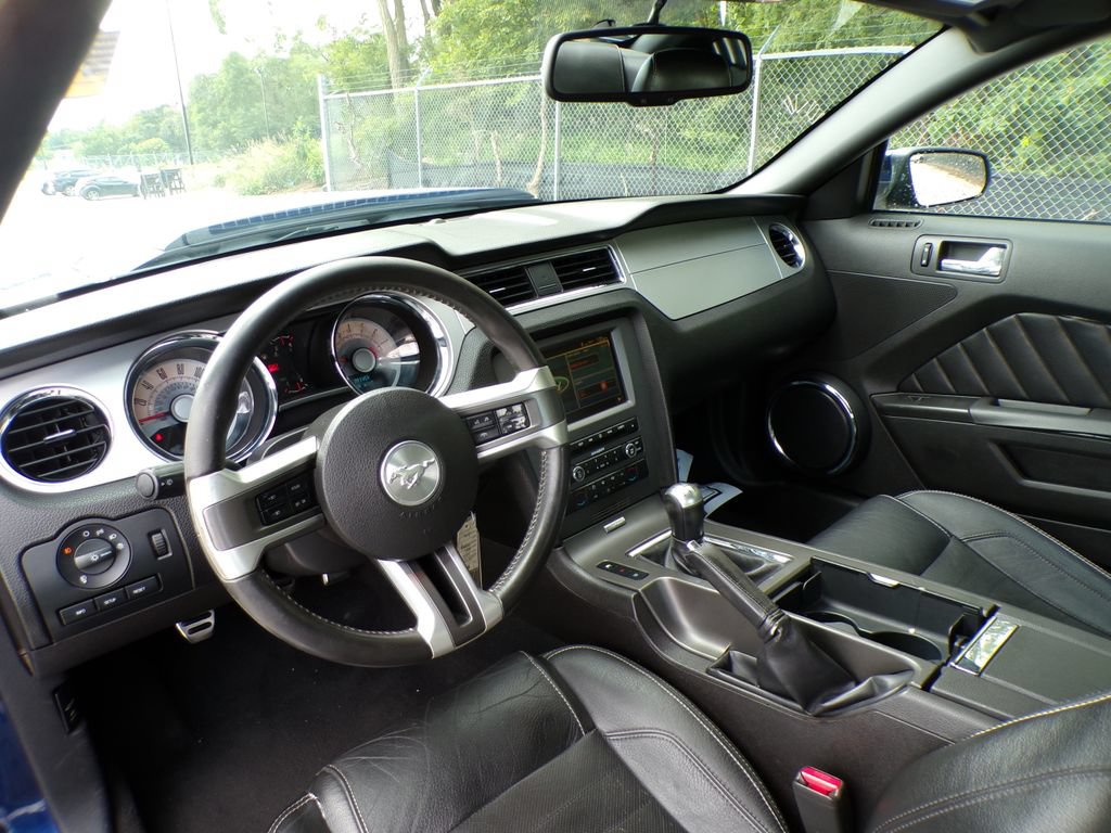 Used 2010 Ford Mustang GT RWD image 11