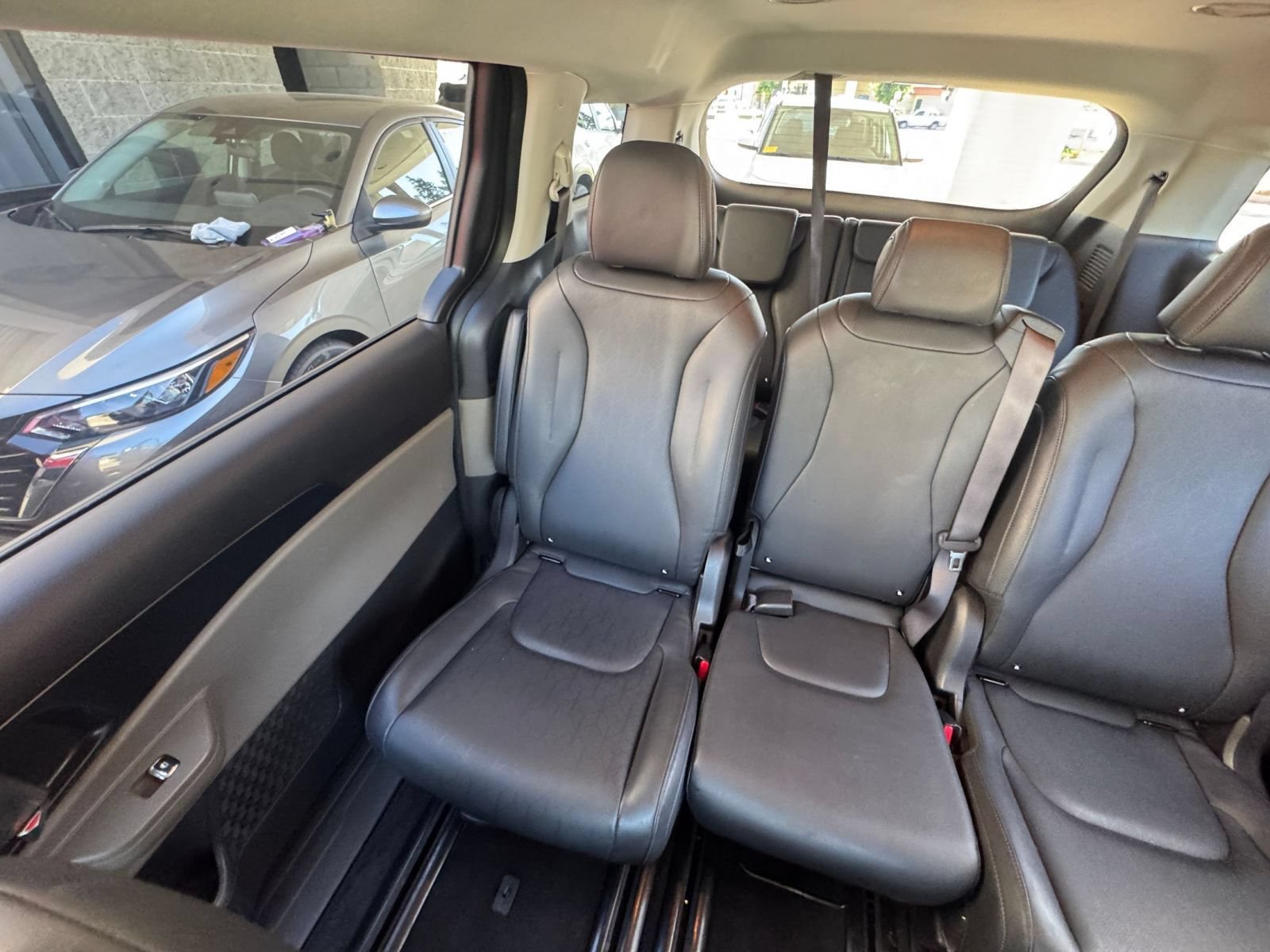 Used 2026 Kia Carnival FWD image 41