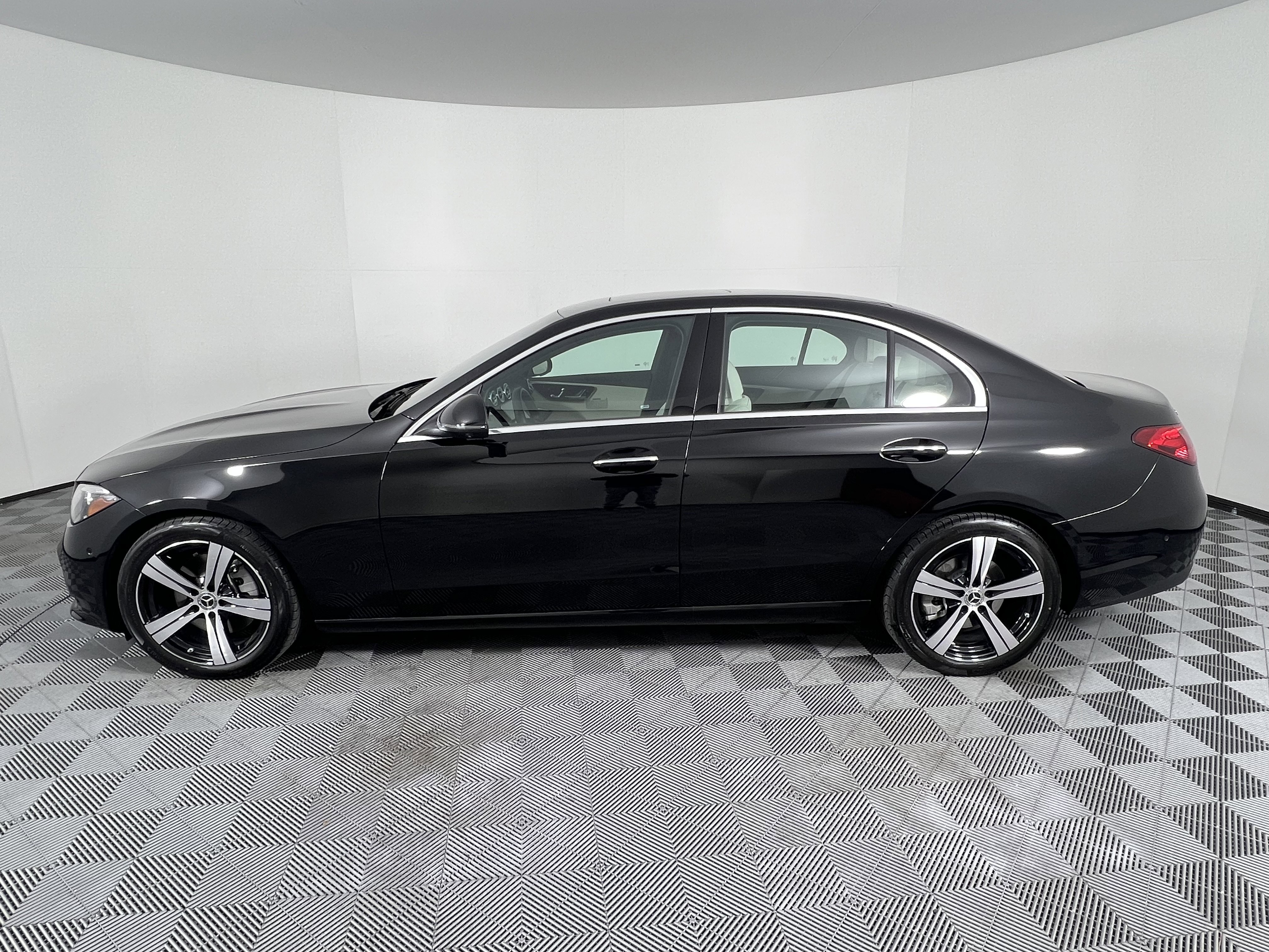 Certified 2025 Mercedes-Benz C 300 4MATIC Sedan image 9