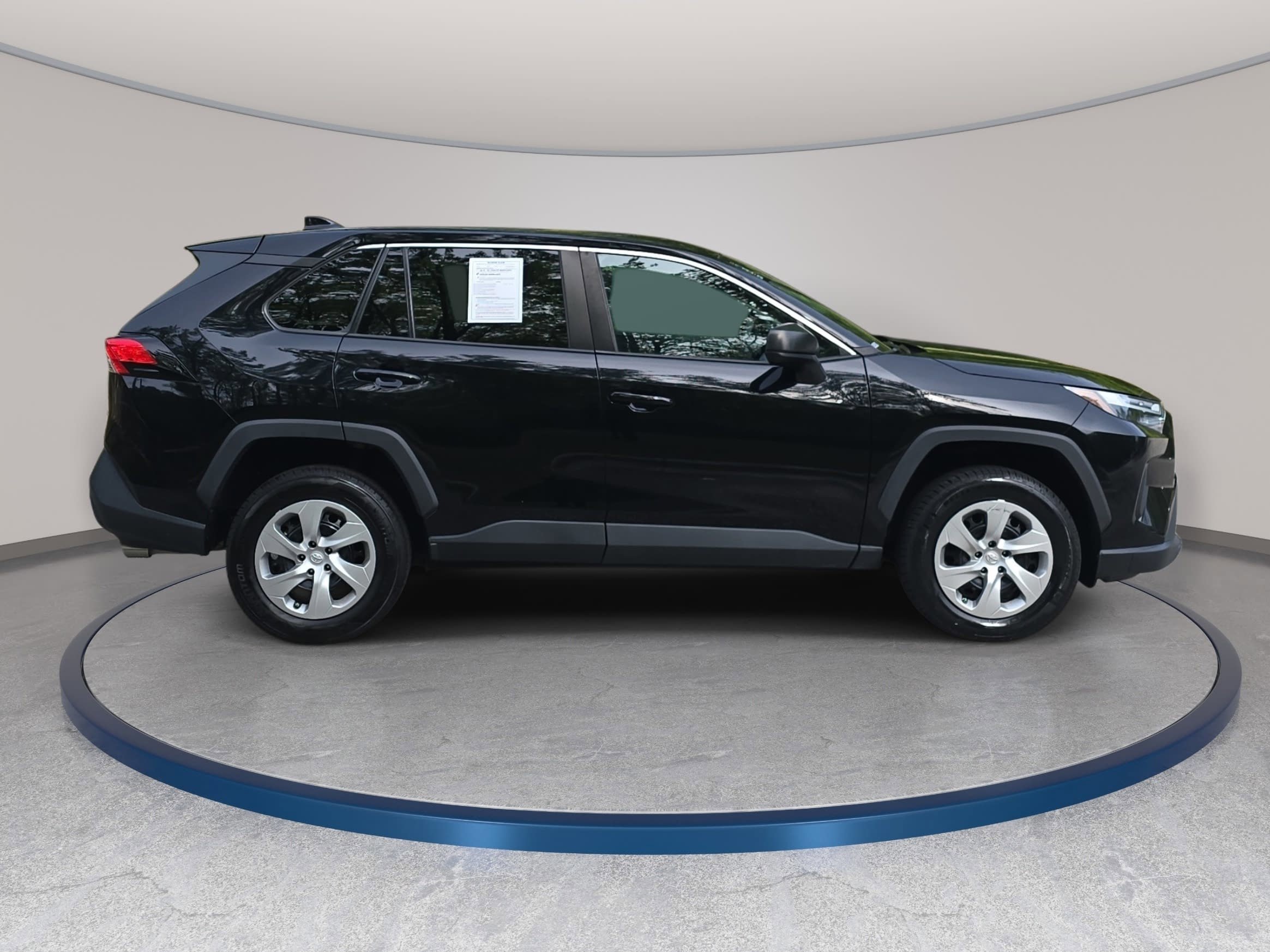 Used 2023 Toyota RAV4 LE image 4