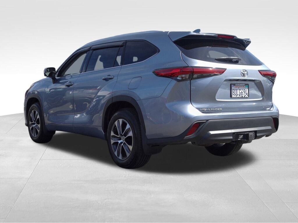Certified 2021 Toyota Highlander XLE image 6