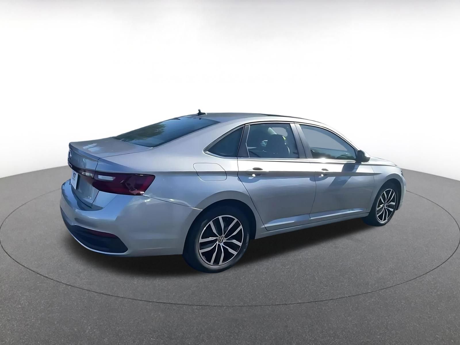 Used 2025 Volkswagen Jetta SE image 14