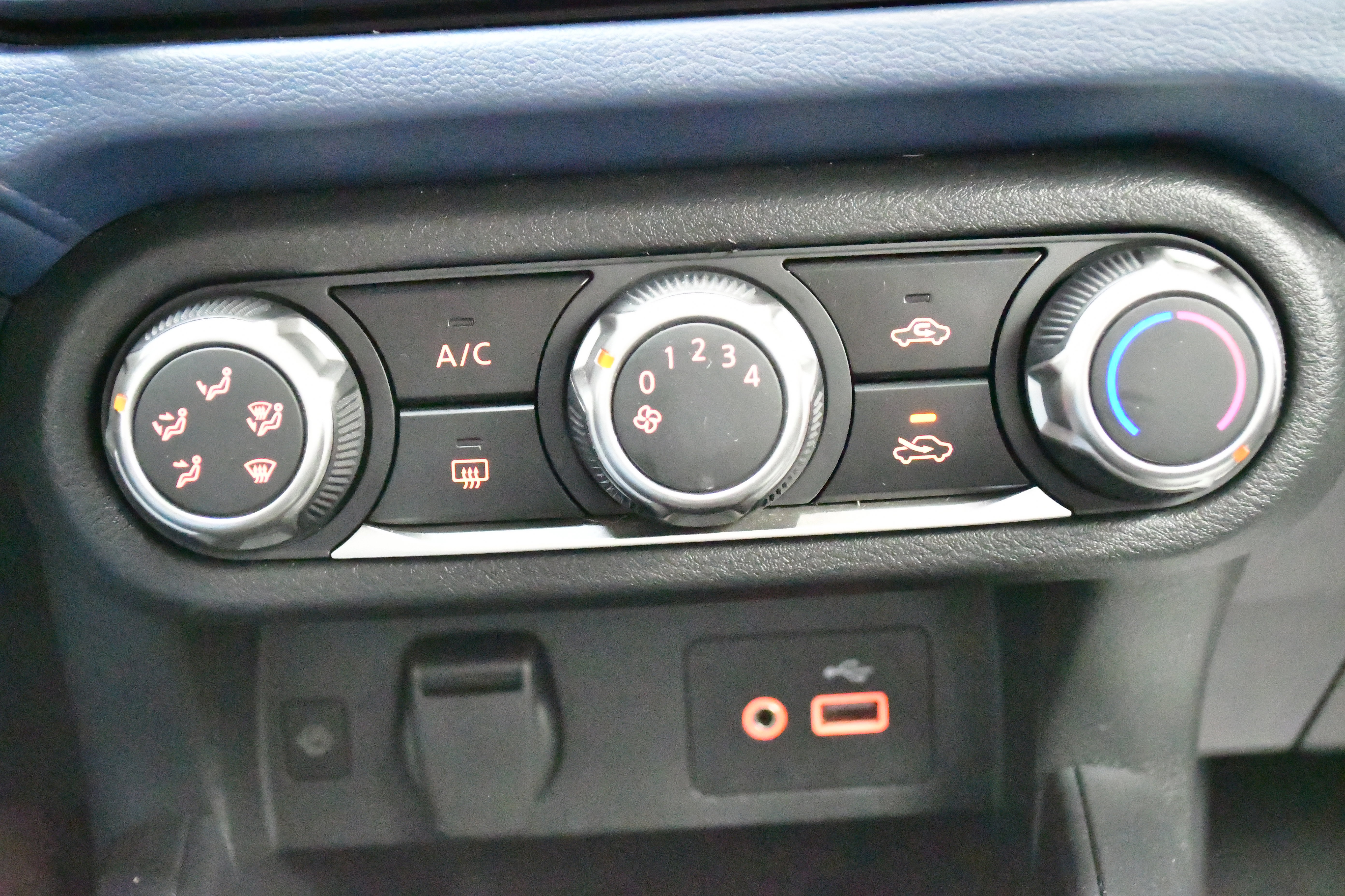 Used 2025 Nissan Versa SV image 48