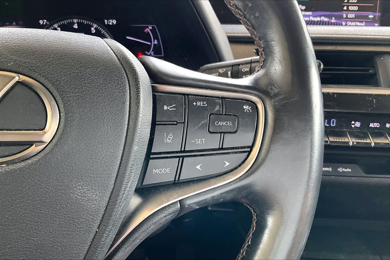 Used 2019 Lexus UX 200 FWD image 22