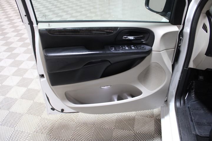 Used 2017 Dodge Grand Caravan SE w/ Power Window Group FWD image 15