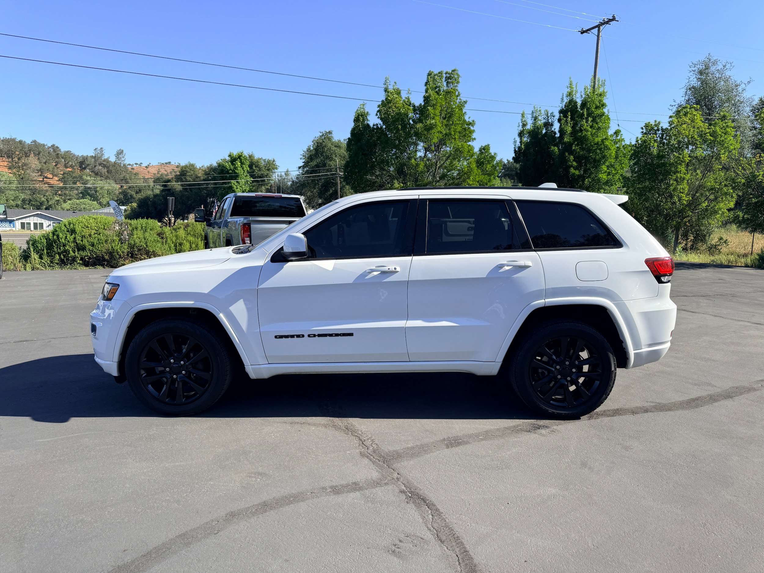 Used 2018 Jeep Grand Cherokee Altitude AWD/4WD image 1