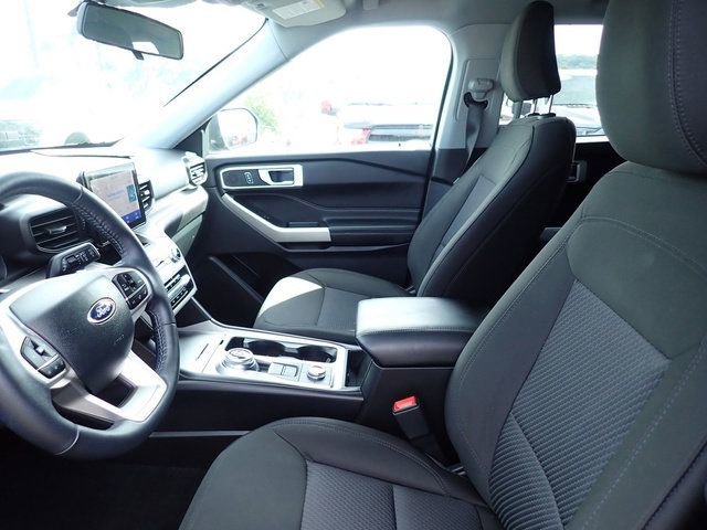 Used 2023 Ford Explorer XLT AWD/4WD image 16