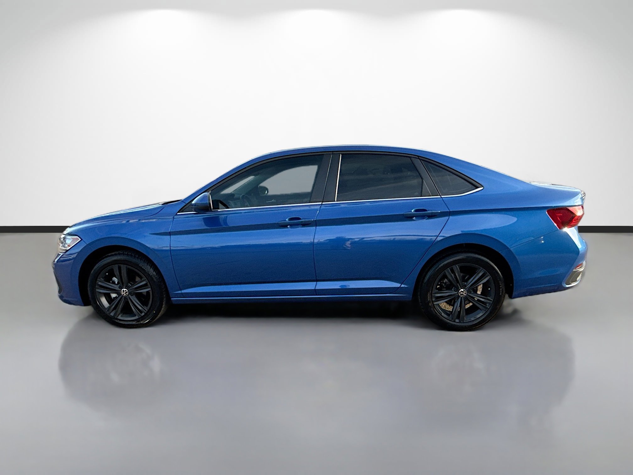 Used 2023 Volkswagen Jetta SE w/ Panoramic Sunroof Package image 6
