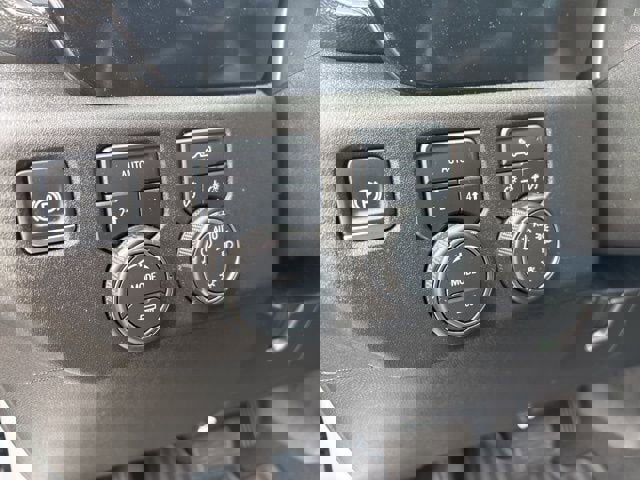 Used 2025 Chevrolet Silverado 1500 LT image 12