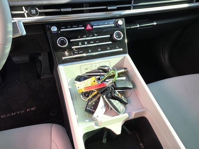 Used 2024 Hyundai Santa Fe SE image 18