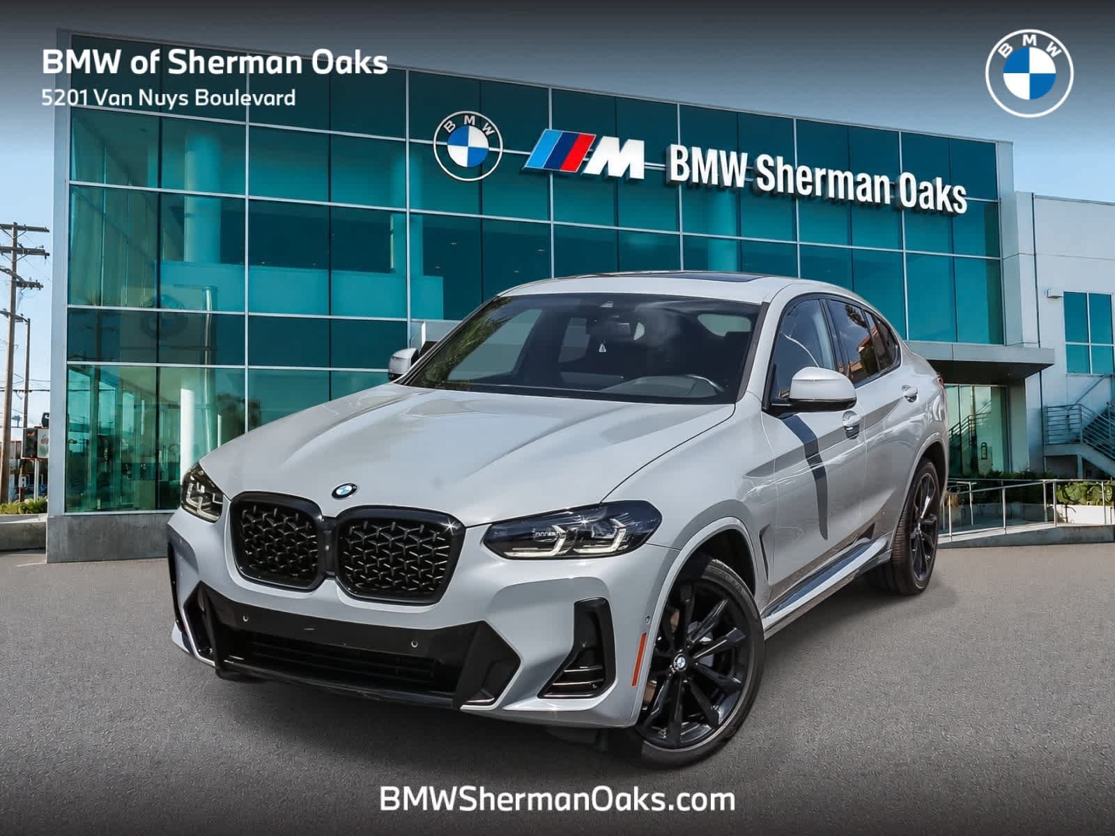 Used 2023 BMW X4 xDrive30i w/ M Sport Package AWD/4WD image 1