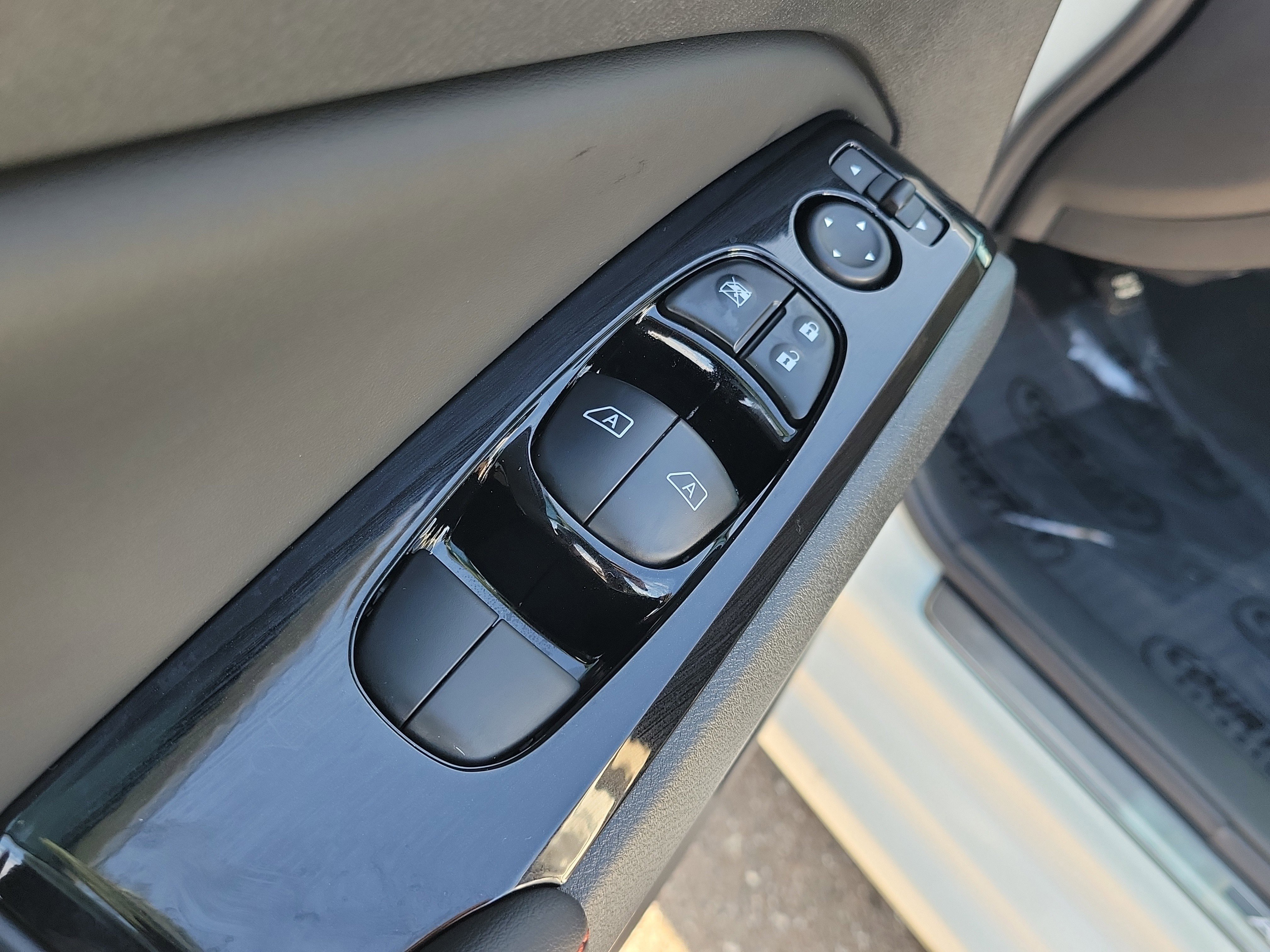 New 2025 Nissan Altima 2.5 SR FWD image 19