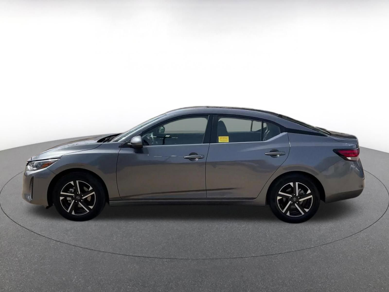 Used 2025 Nissan Sentra SV image 9