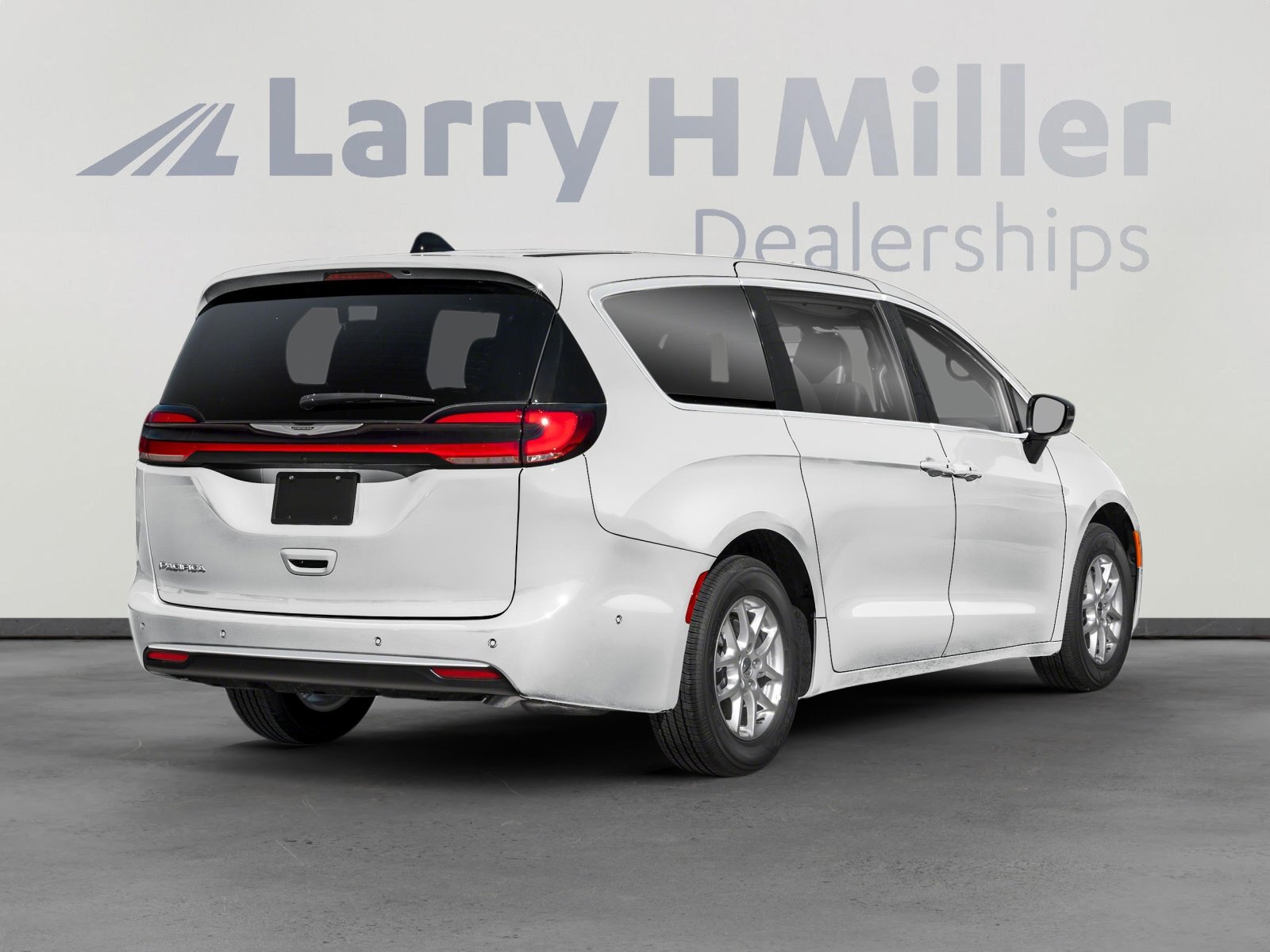 New 2026 Chrysler Pacifica Limited w/ S Appearance Package image 3