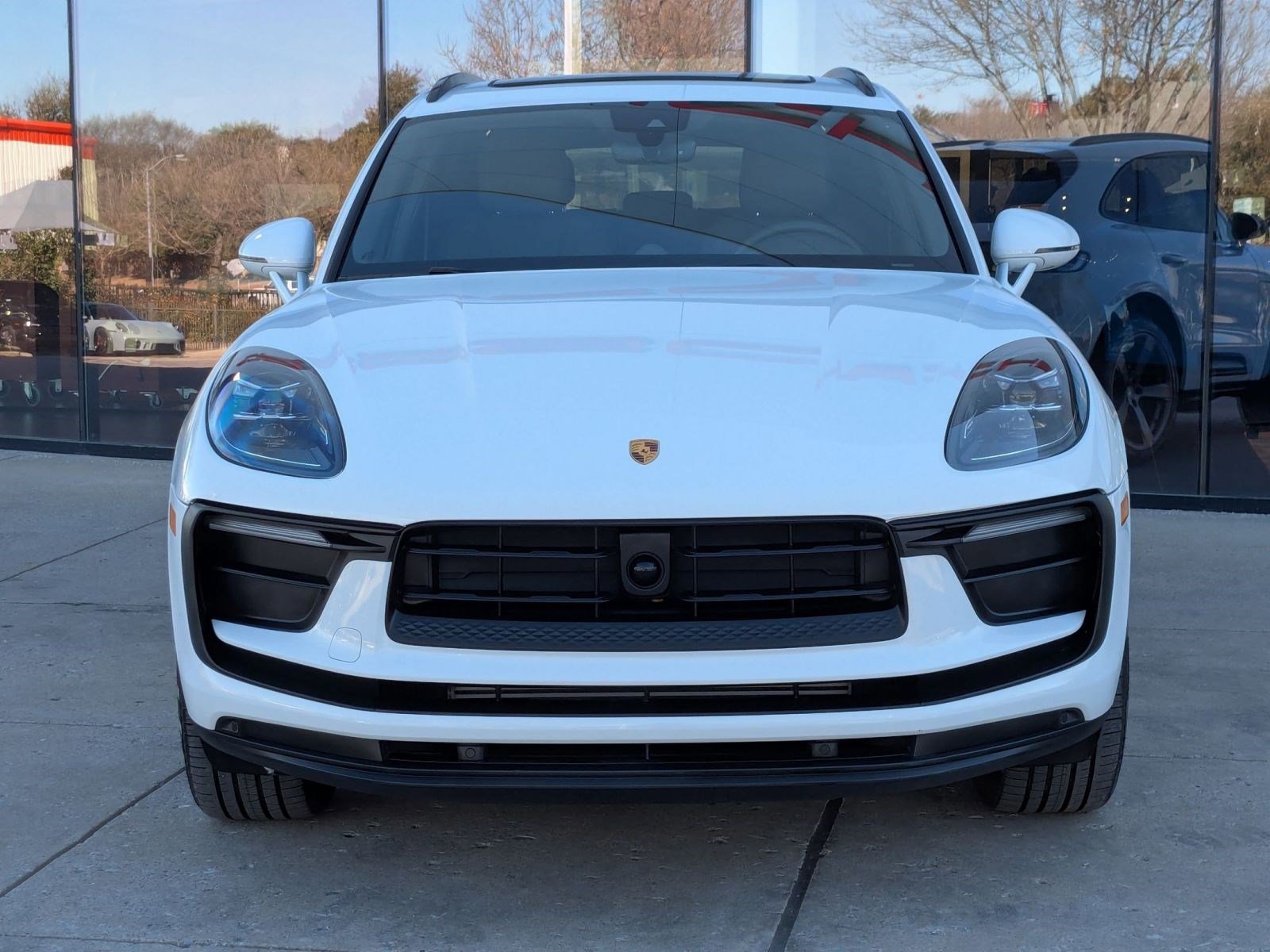 Certified 2025 Porsche Macan image 6
