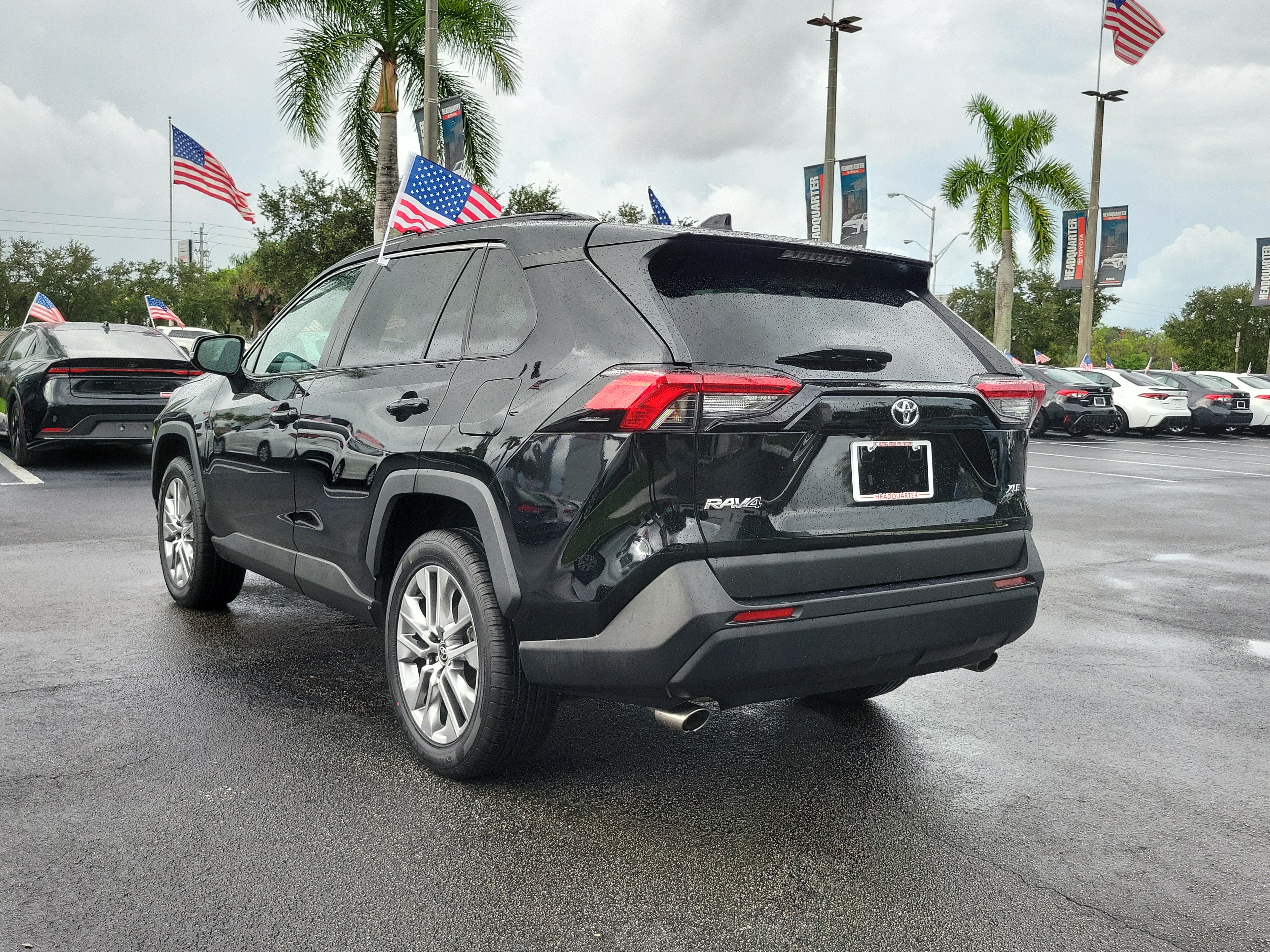 Used 2023 Toyota RAV4 XLE Premium FWD image 9