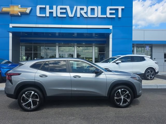 Used 2024 Chevrolet Trax RS FWD image 2