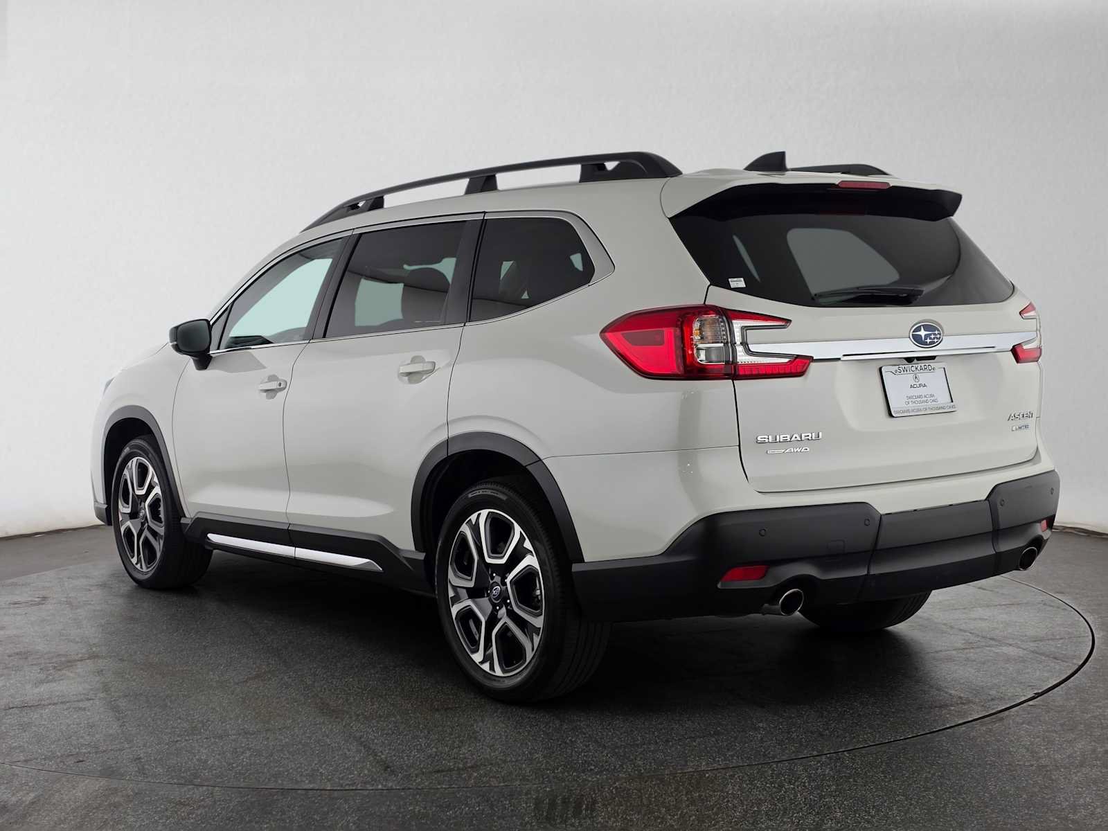Used 2024 Subaru Ascent Limited w/ Technology Package AWD/4WD image 5