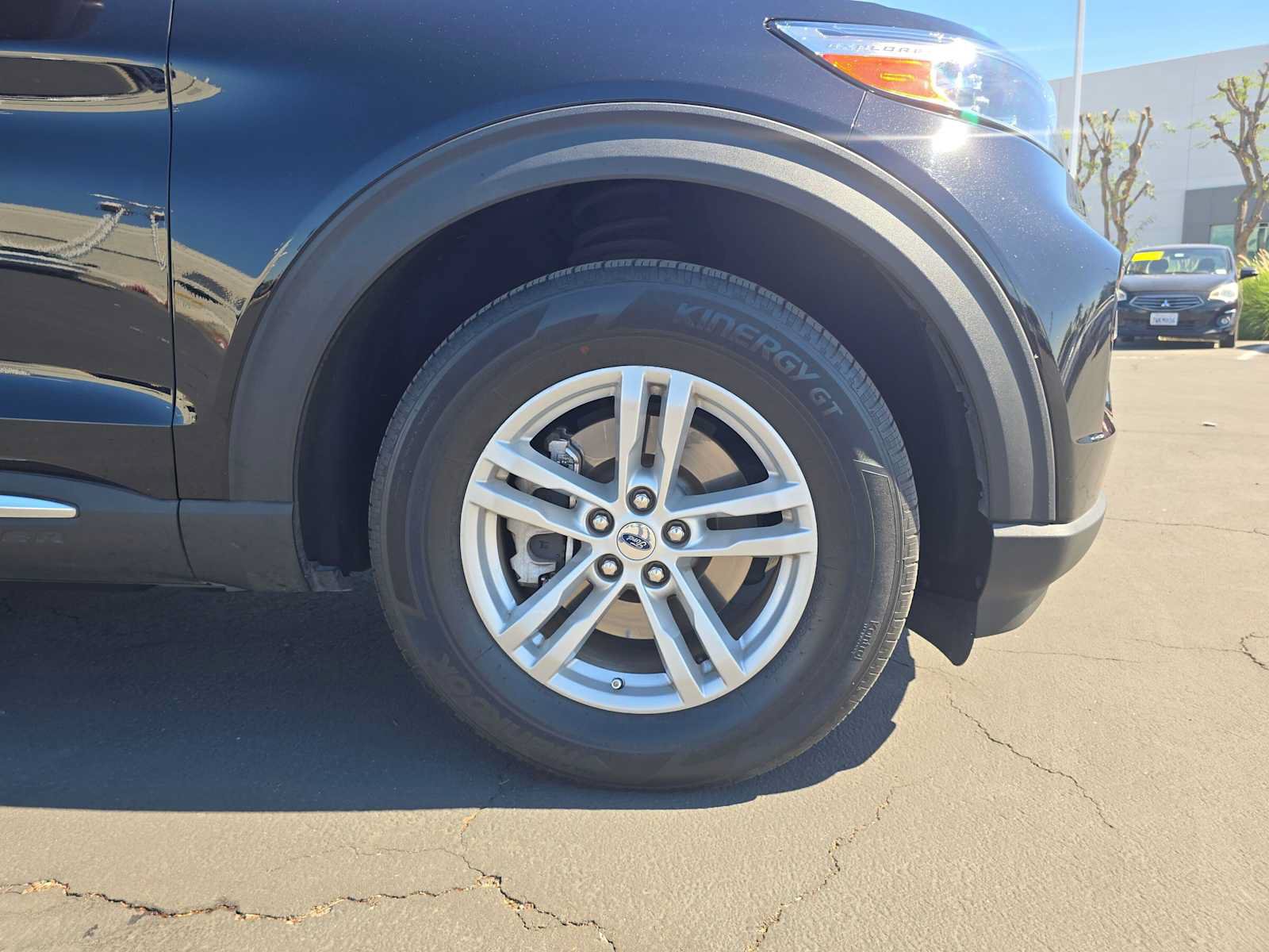 Used 2023 Ford Explorer XLT w/ Equipment Group 202A RWD image 9