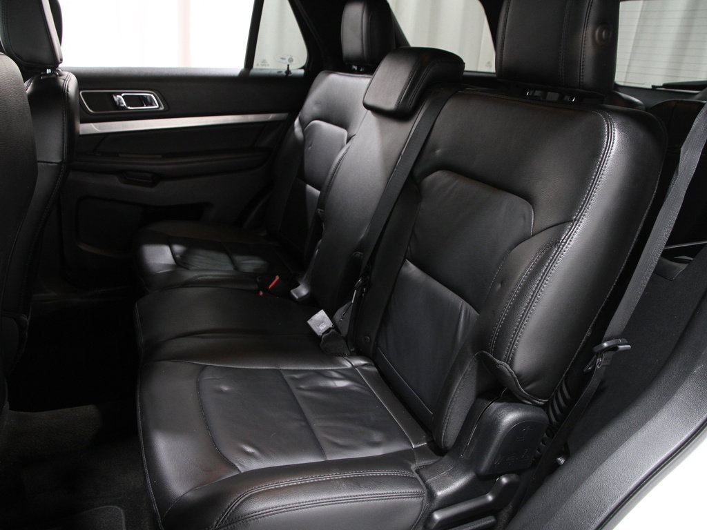 Used 2018 Ford Explorer XLT w/ Equipment Group 202A image 20