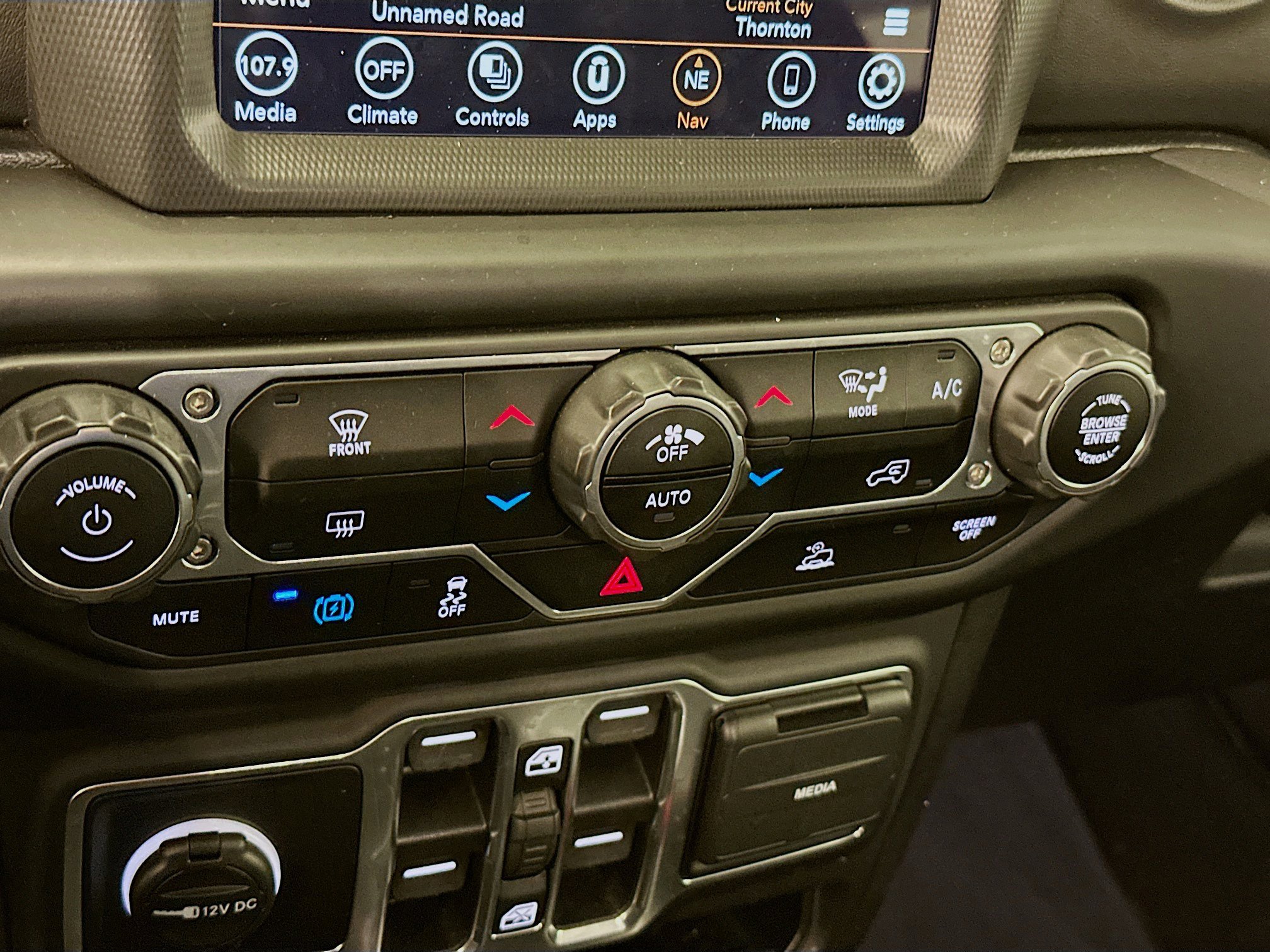 Used 2021 Jeep Wrangler Sahara image 24