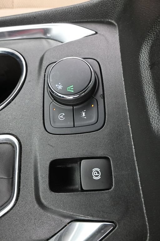 Used 2023 Chevrolet Traverse LS FWD image 21