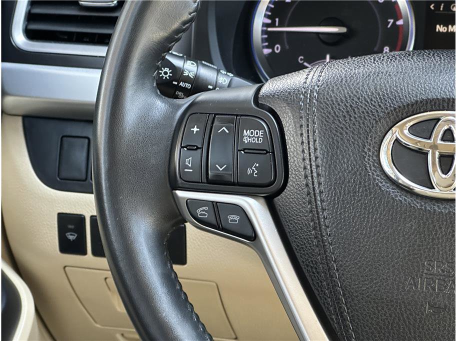 Used 2015 Toyota Highlander XLE image 23
