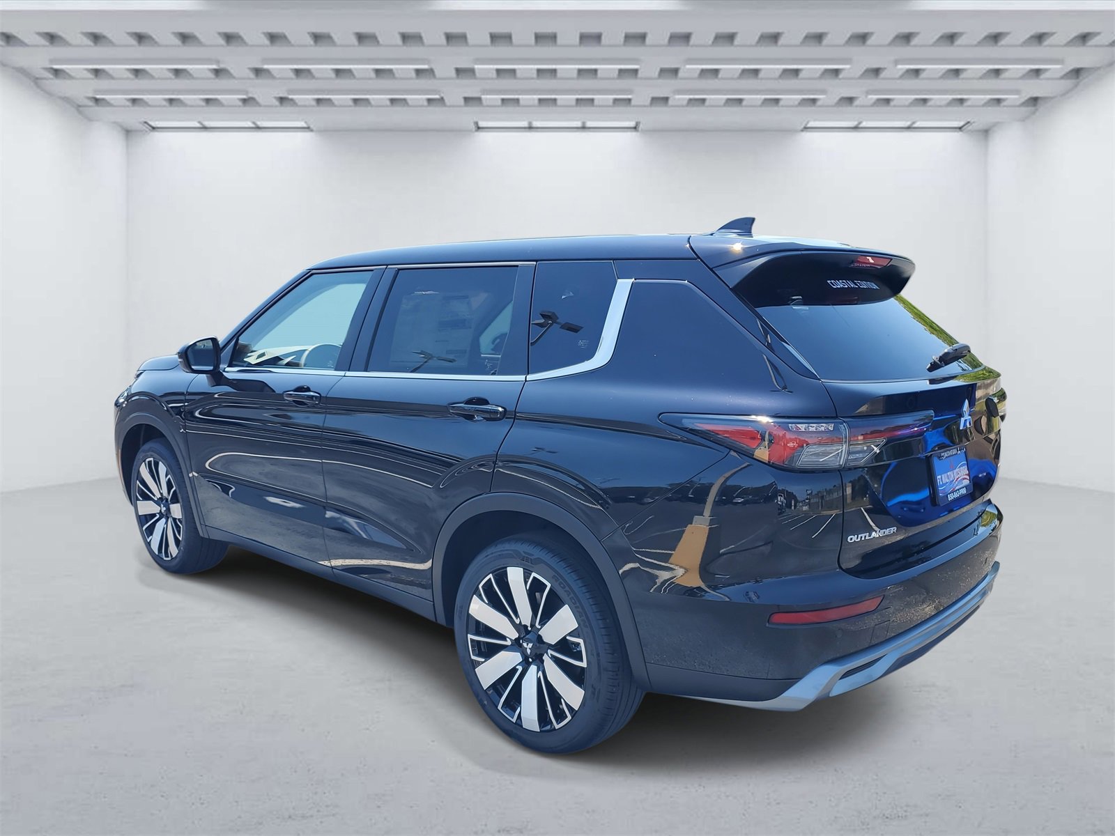 New 2025 Mitsubishi Outlander SE image 3