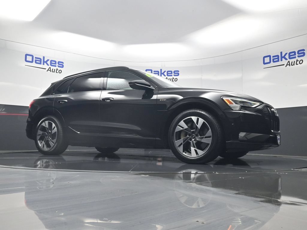 Used 2022 Audi e-tron Premium w/ Convenience Plus Package AWD/4WD image 36