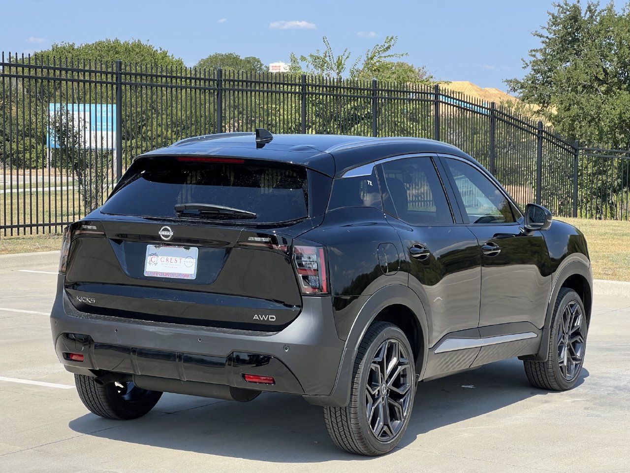 New 2027 Nissan Kicks SR AWD/4WD image 4