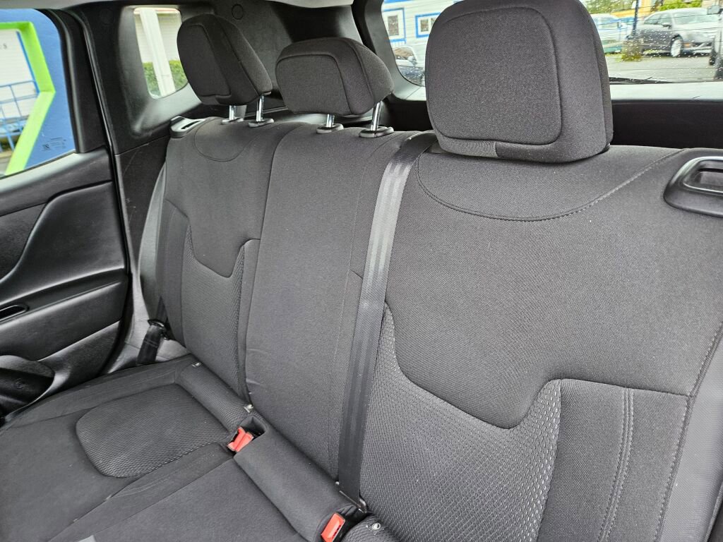 Used 2018 Jeep Renegade Altitude image 17