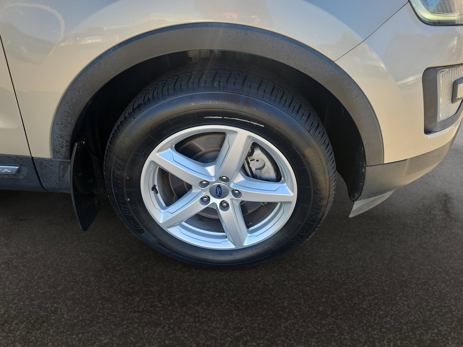 Used 2017 Ford Explorer XLT AWD/4WD image 39