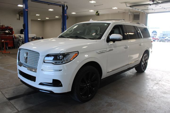 Used 2022 Lincoln Navigator L Reserve AWD/4WD image 3