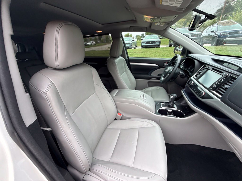 Used 2016 Toyota Highlander XLE AWD/4WD image 41