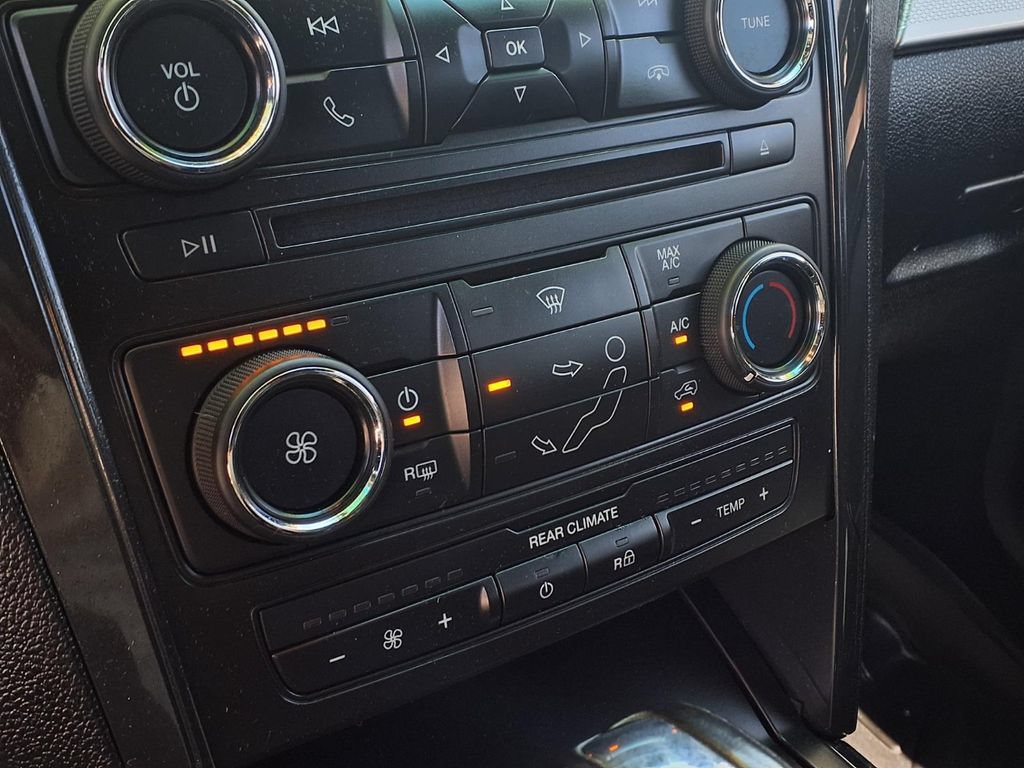 Used 2017 Ford Explorer XLT FWD image 9