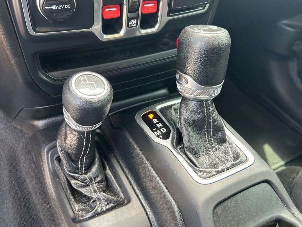 Used 2019 Jeep Wrangler Unlimited Sahara AWD/4WD image 12