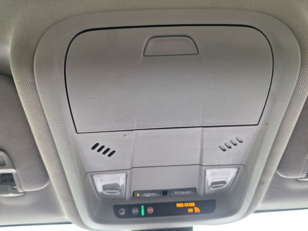 Used 2024 GMC Terrain SLE FWD image 20