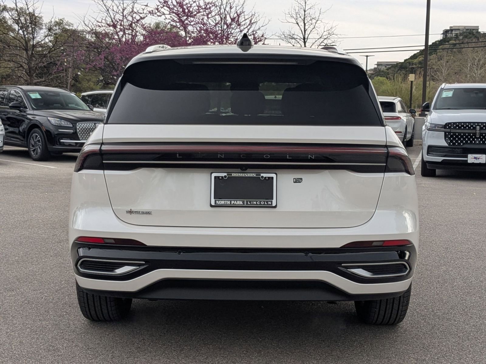 Used 2025 Lincoln Nautilus Reserve image 4