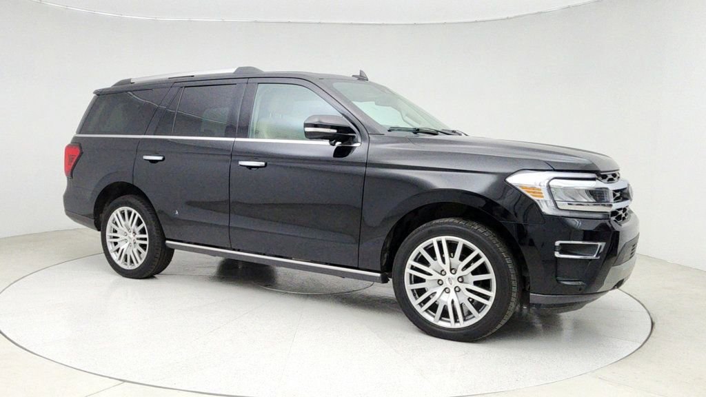 Used 2023 Ford Expedition Limited image 3