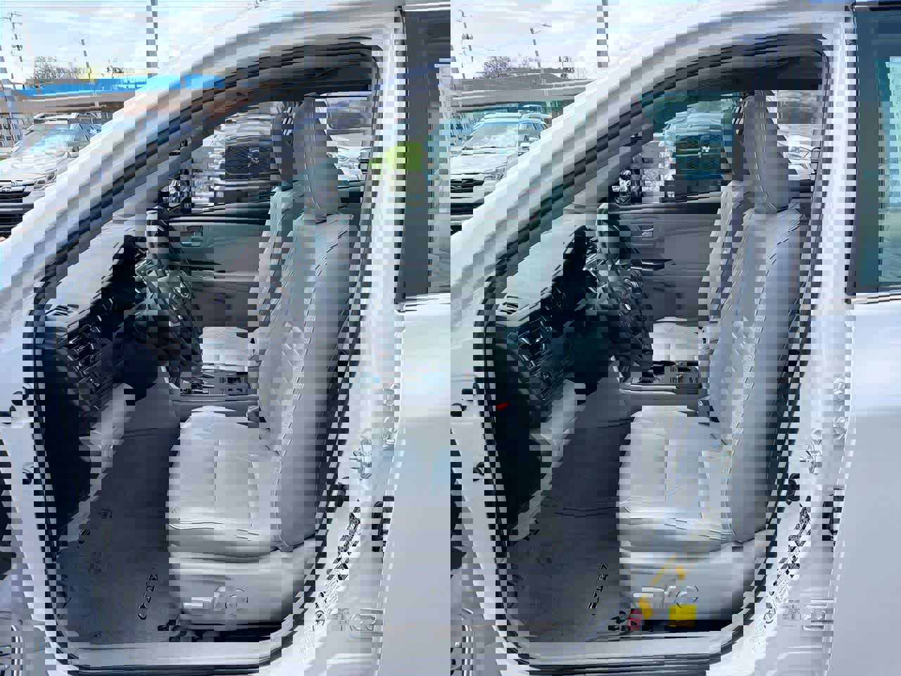 Used 2015 Toyota Camry XLE w/ Moonroof Package image 21