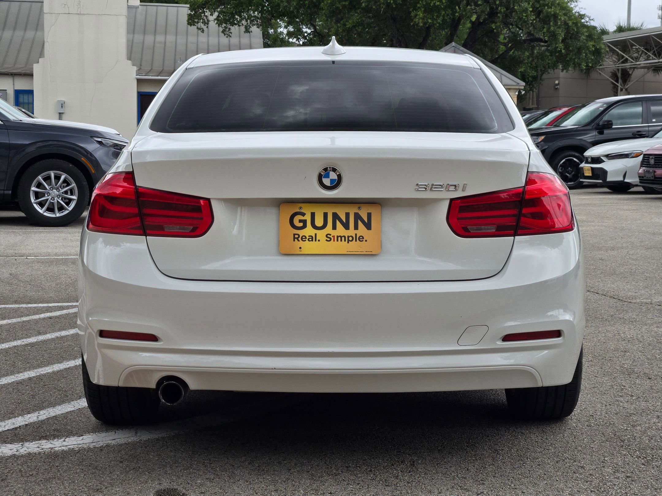 Used 2016 BMW 320i Sedan RWD image 4