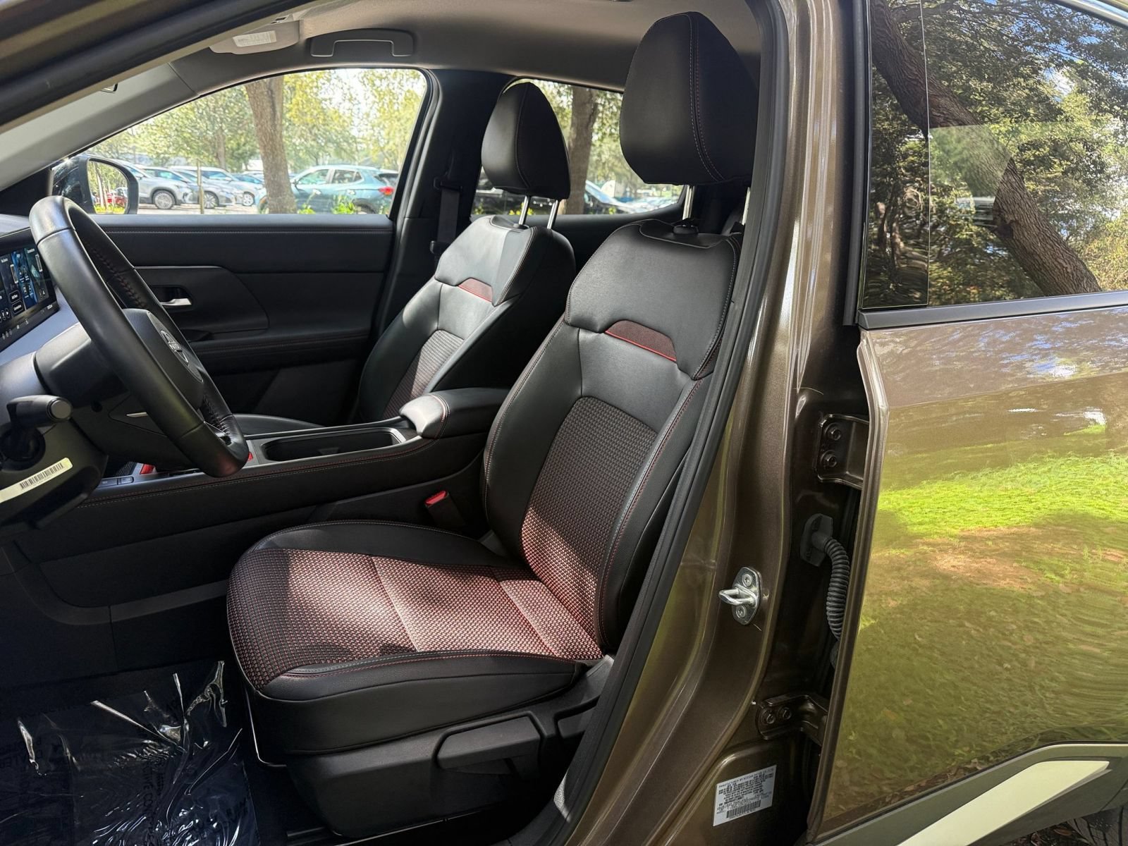 Used 2026 Nissan Kicks SR FWD image 32