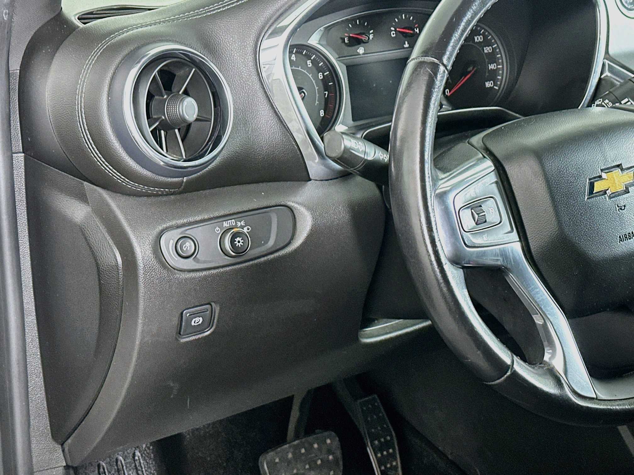 Used 2019 Chevrolet Blazer LT FWD image 16